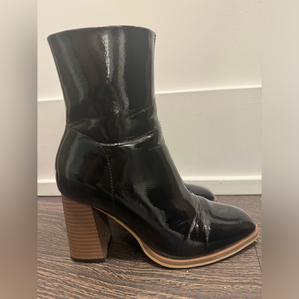 Vero Moda Boot
BLACK PATENT